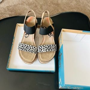 New never worn Bushnell Desert OTBT SANDALS NON SMOKING /no pet home